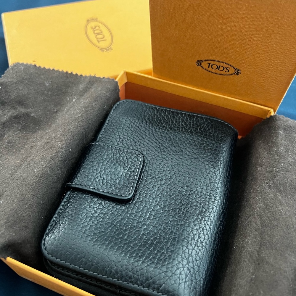 TODS leather compact billfold and coin wallet